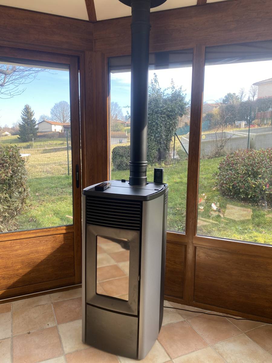 Vente et installation d'un  poêle a granulé EGO de chez MCZ a la Tour de Salvagny