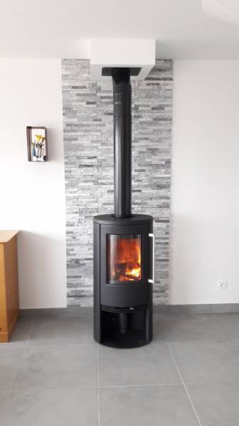 Vente et la partie installation du poêle à bois de la marque termatech Tt21 R dans la commune de vaugneray