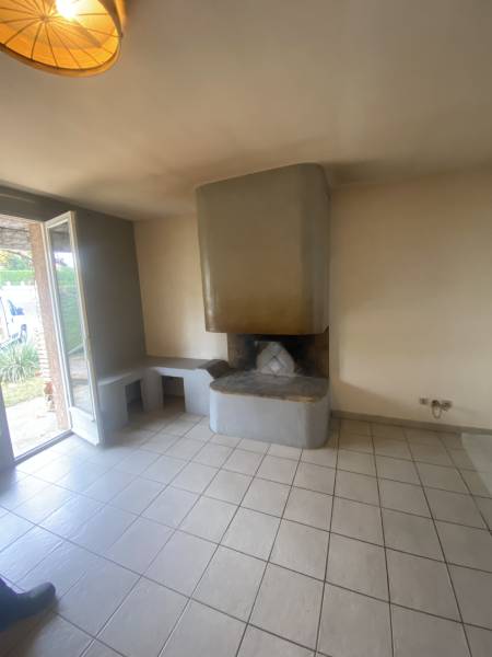 Création d'une cheminée d'angle sur-mesure Romotop à Lentilly