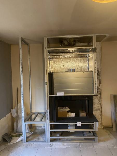 Création d'une cheminée d'angle sur-mesure Romotop à Lentilly
