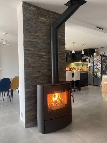 Pose d'un poêle à bois Romotop à Miribel