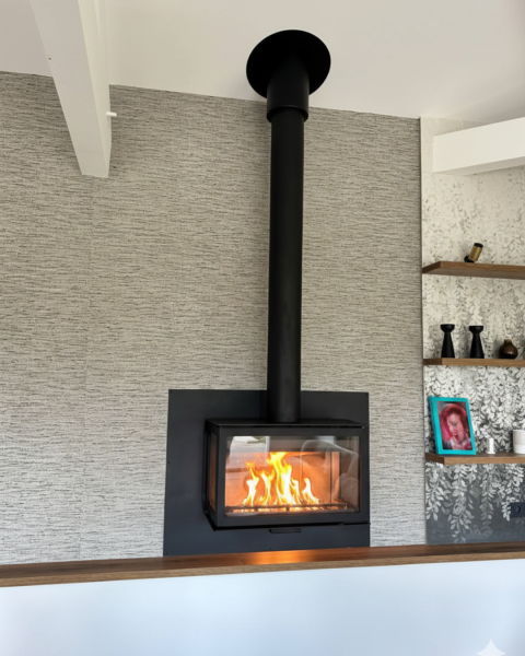 Poêle à bois suspendu Rocal à Sainte-Consorce