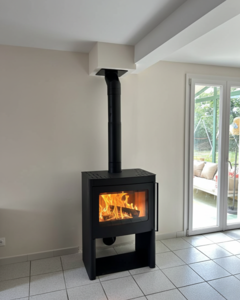 Installation d'un  poêle à bois Dik Geurts à la Tour de Salvagny