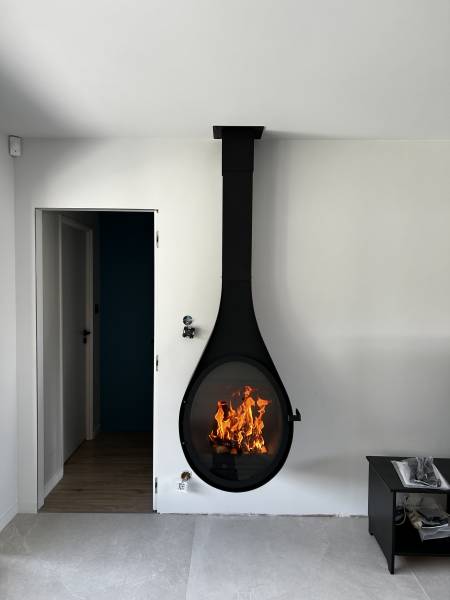 Pose d'un poêle suspendu à Soucieu en Jarrest