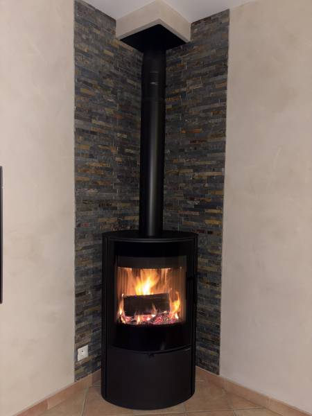 Installation d'un poêle à bois Romotop à Lentilly