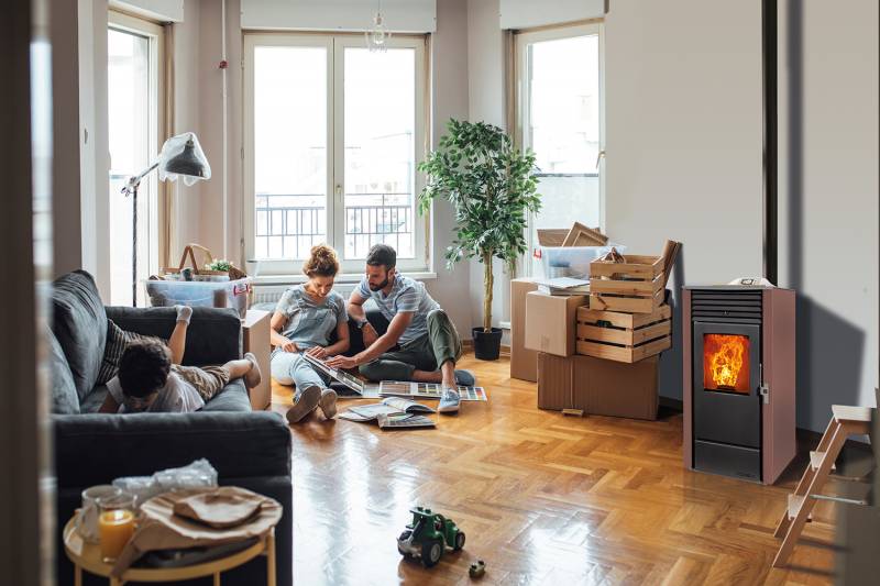 Poêle à granulés H7 de chez HOBEN pour habiller un salon à Lyon
