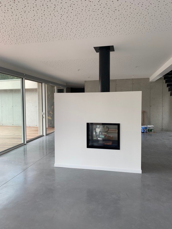 Installation cheminée traversante sur mesure Schmid à Charbonnières-les-Bains